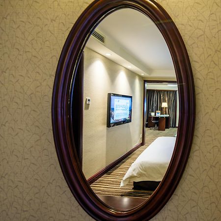 Leeden Hotel Чэнду Экстерьер фото