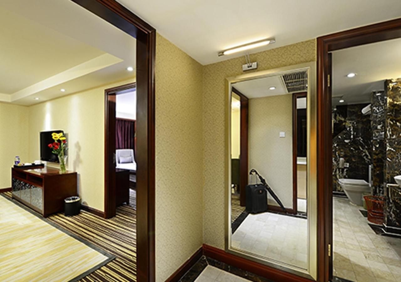 Leeden Hotel Чэнду Экстерьер фото